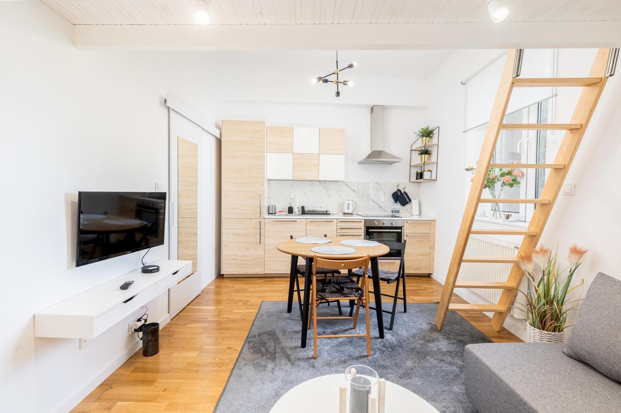 Apartment Old Town Chic With Mezzanine *