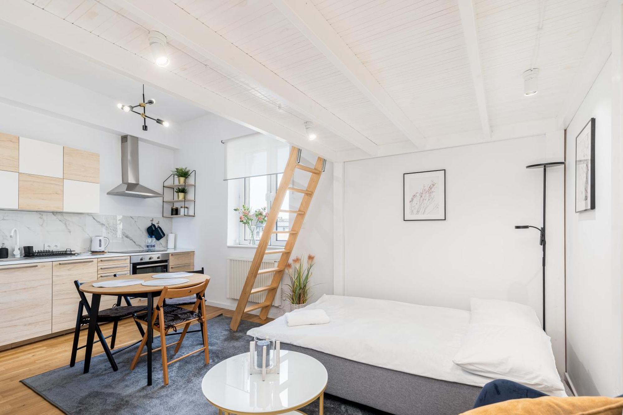 Old Town Chic With Mezzanine Apartament *